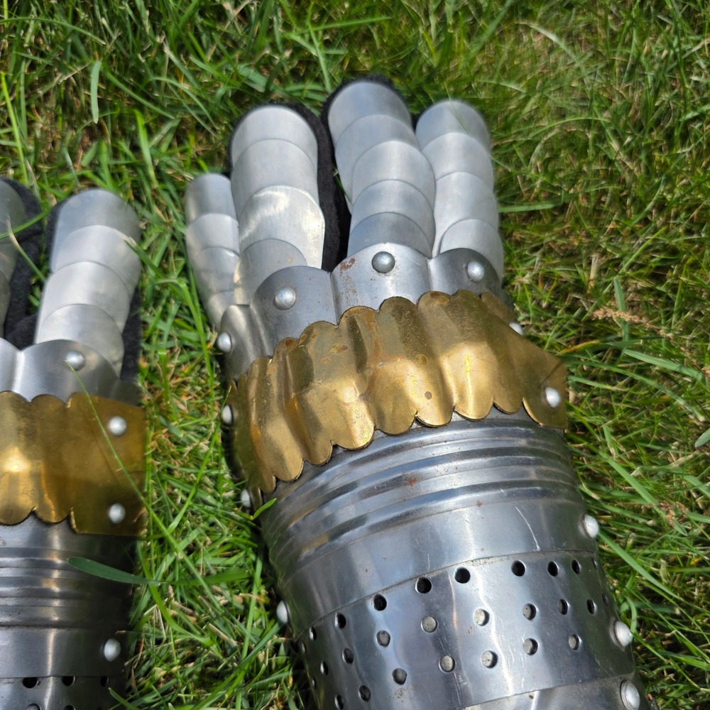 Medieval Articulated Steel Gauntlets Brass Accents Knight Armor LARP SCA Pair - Picture 3 of 11